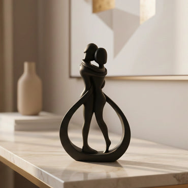 Kissing Couple Statue