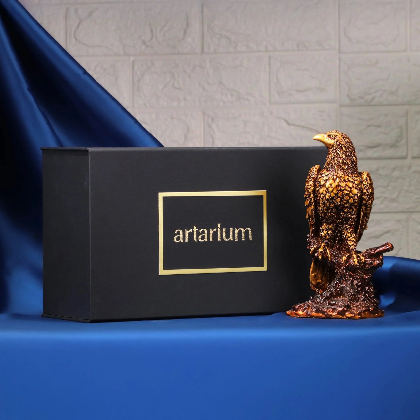 Mighty Eagle with Gift Box theartarium