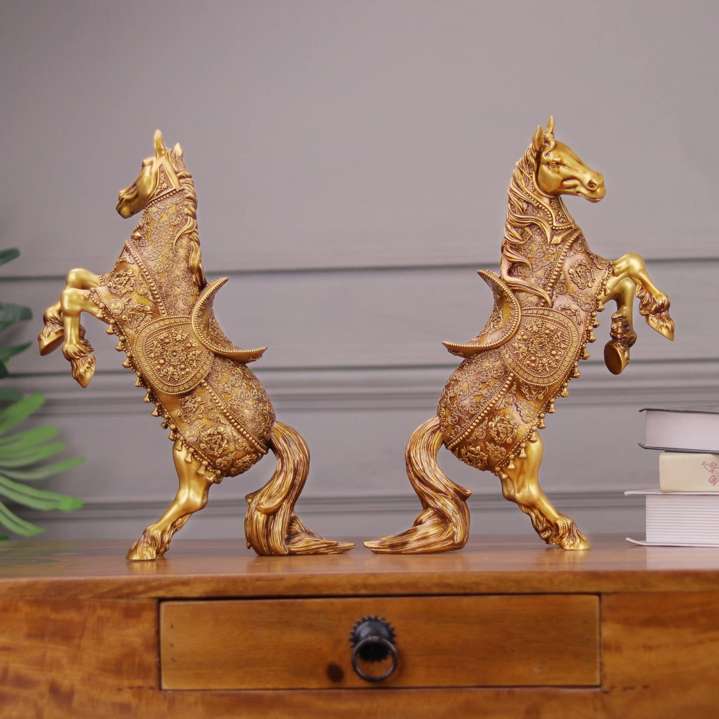 New Rising Horse theartarium