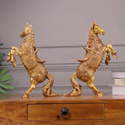 New Rising Horse theartarium