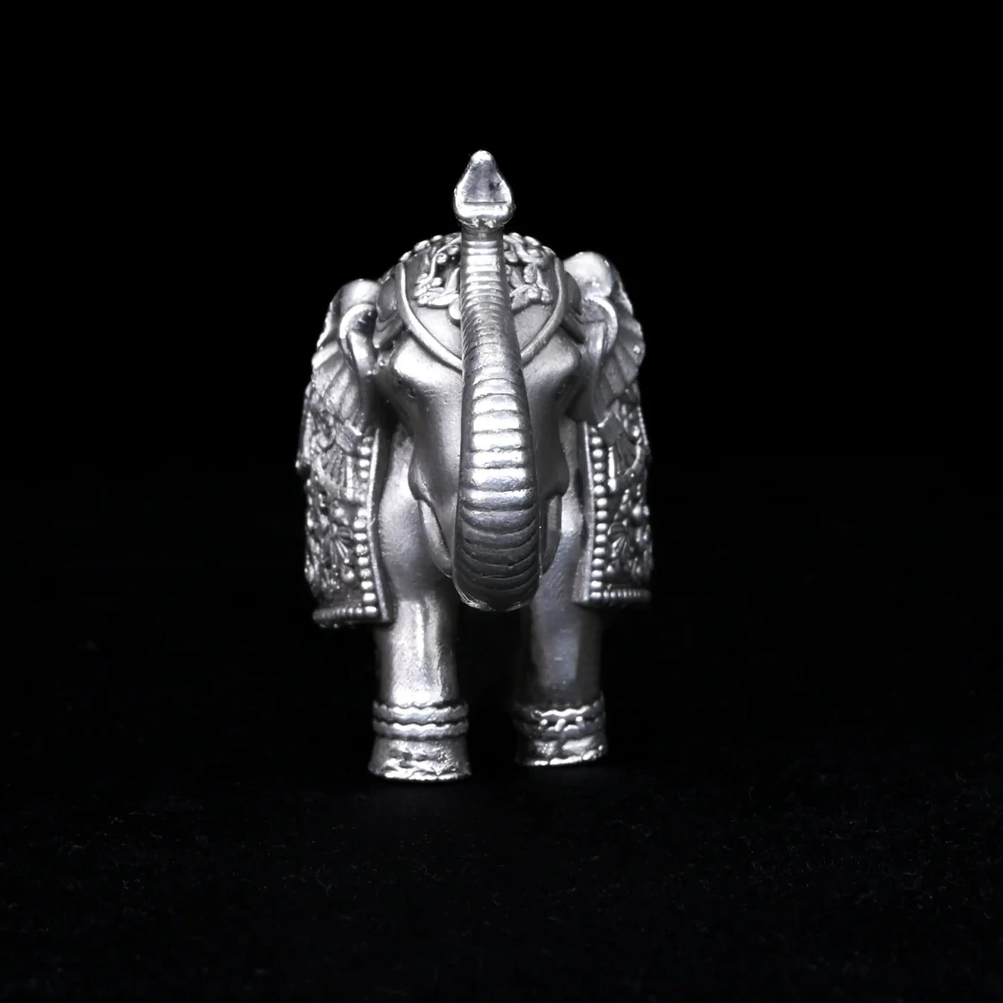 Royal Elephant Pure Silver theartarium
