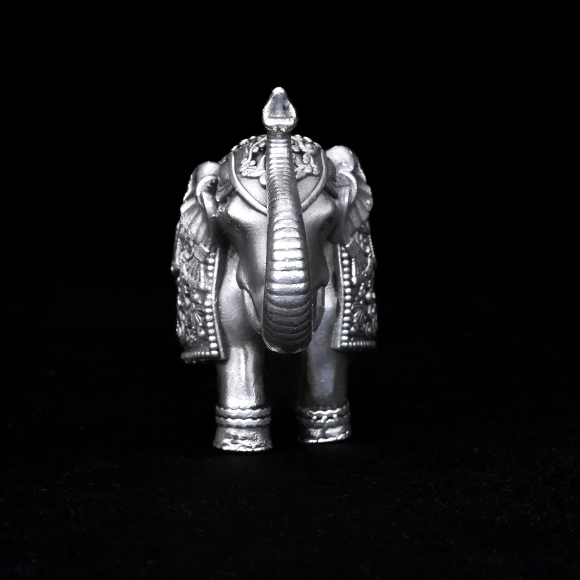 Royal Elephant Pure Silver theartarium