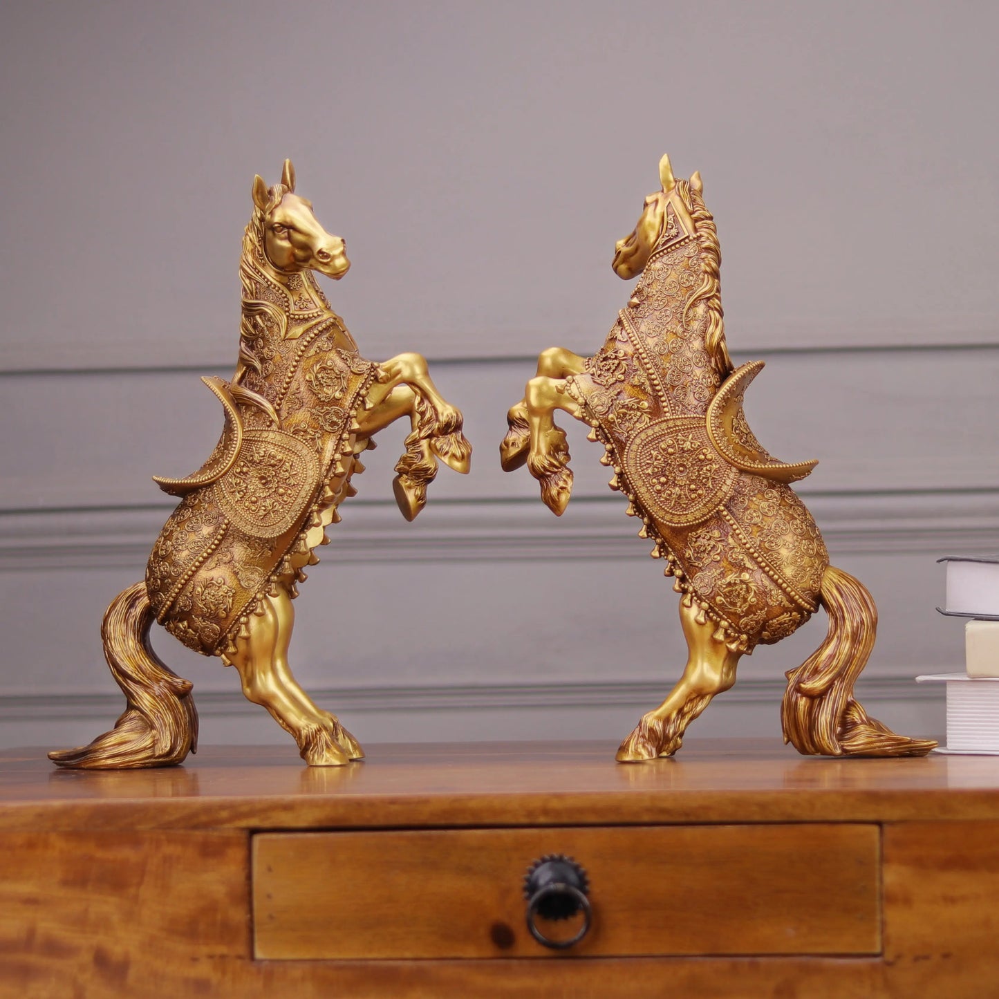 New Rising Horse theartarium