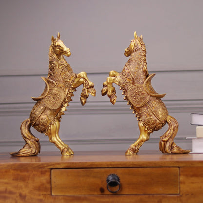 New Rising Horse theartarium