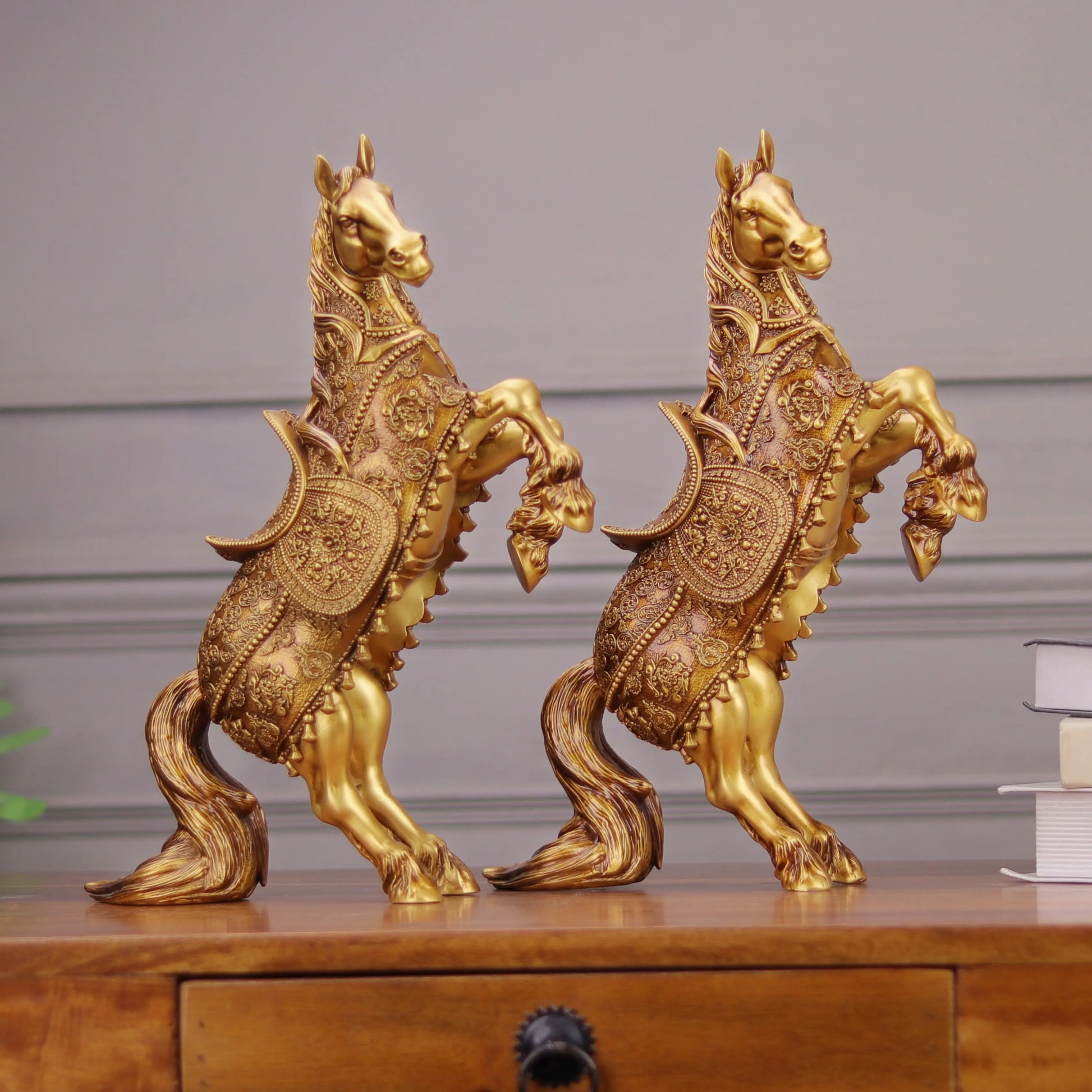 New Rising Horse theartarium