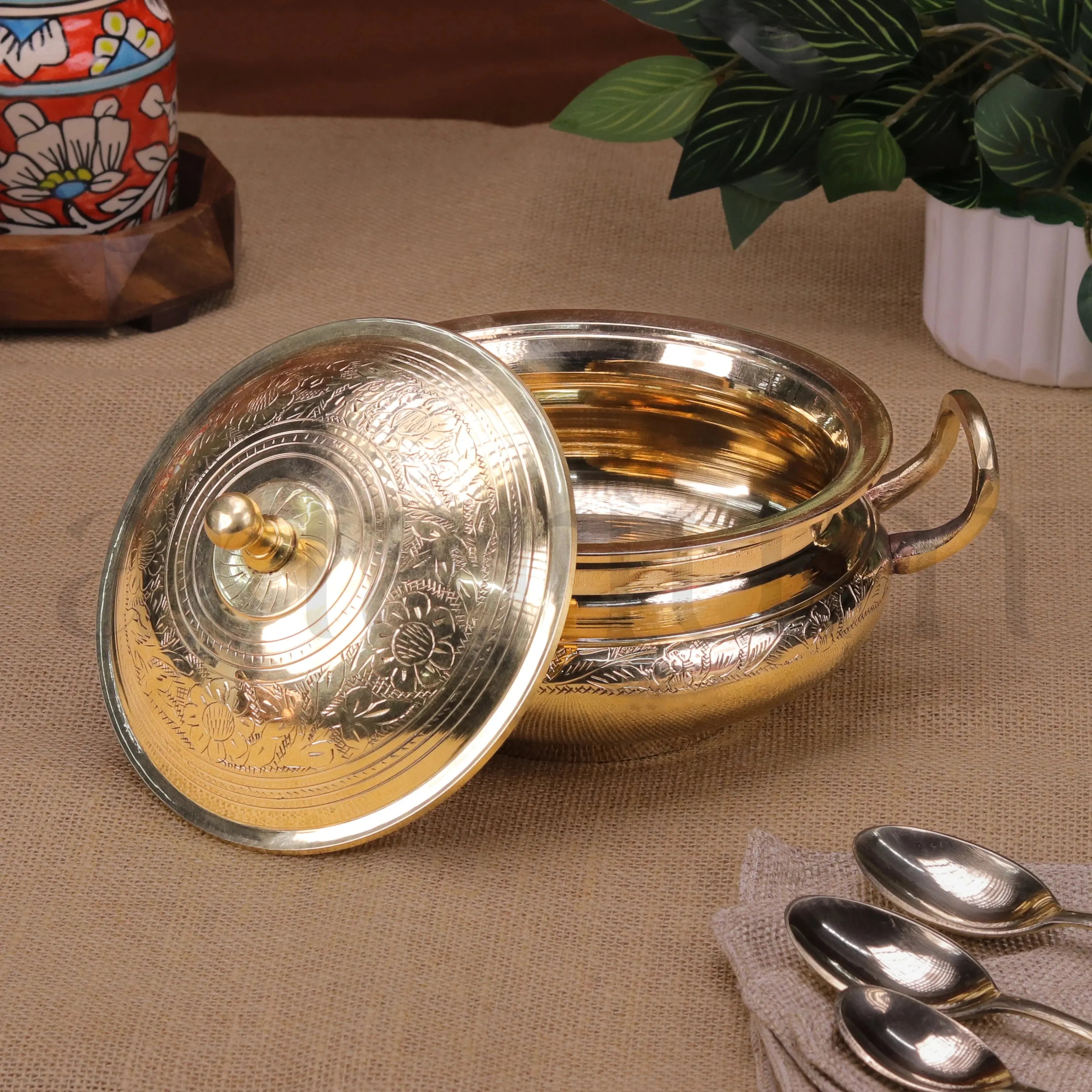 Handcrafted Brass Serving Pot With Lid theartarium