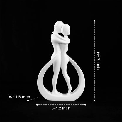 Kissing Couple Statue