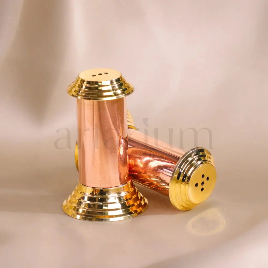 Salt & Pepper Shaker - Set of 2 theartarium