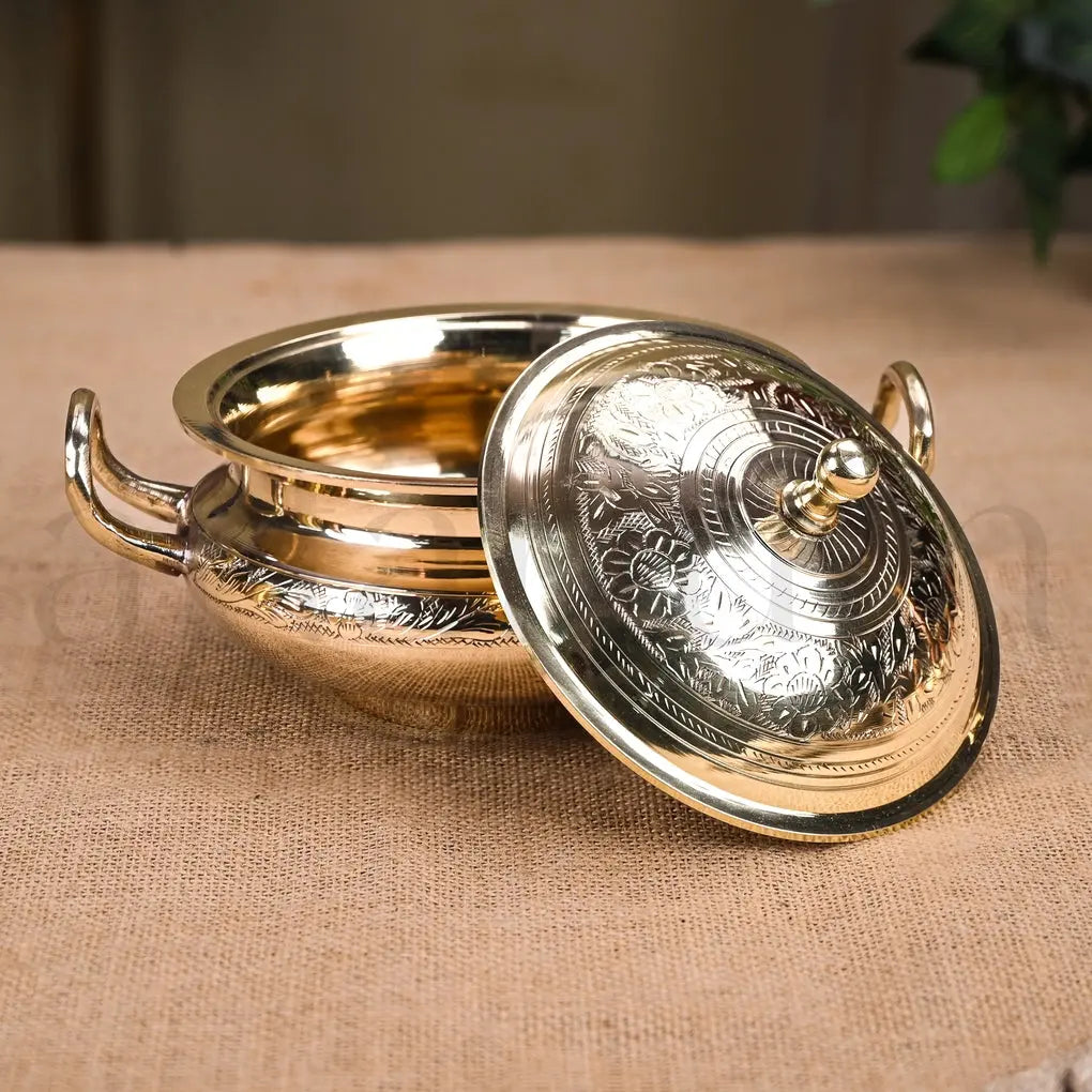 Handcrafted Brass Serving Pot With Lid theartarium