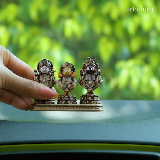 Shri Jagannath Ji Parivar Car Dashboard Video