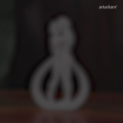 Kissing Couple Statue